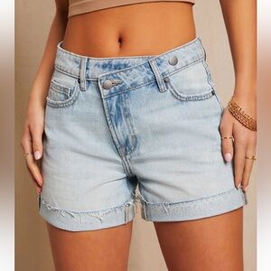 VICI Elvia Crossover Waist‎ Cuffed
Denim Shorts 30